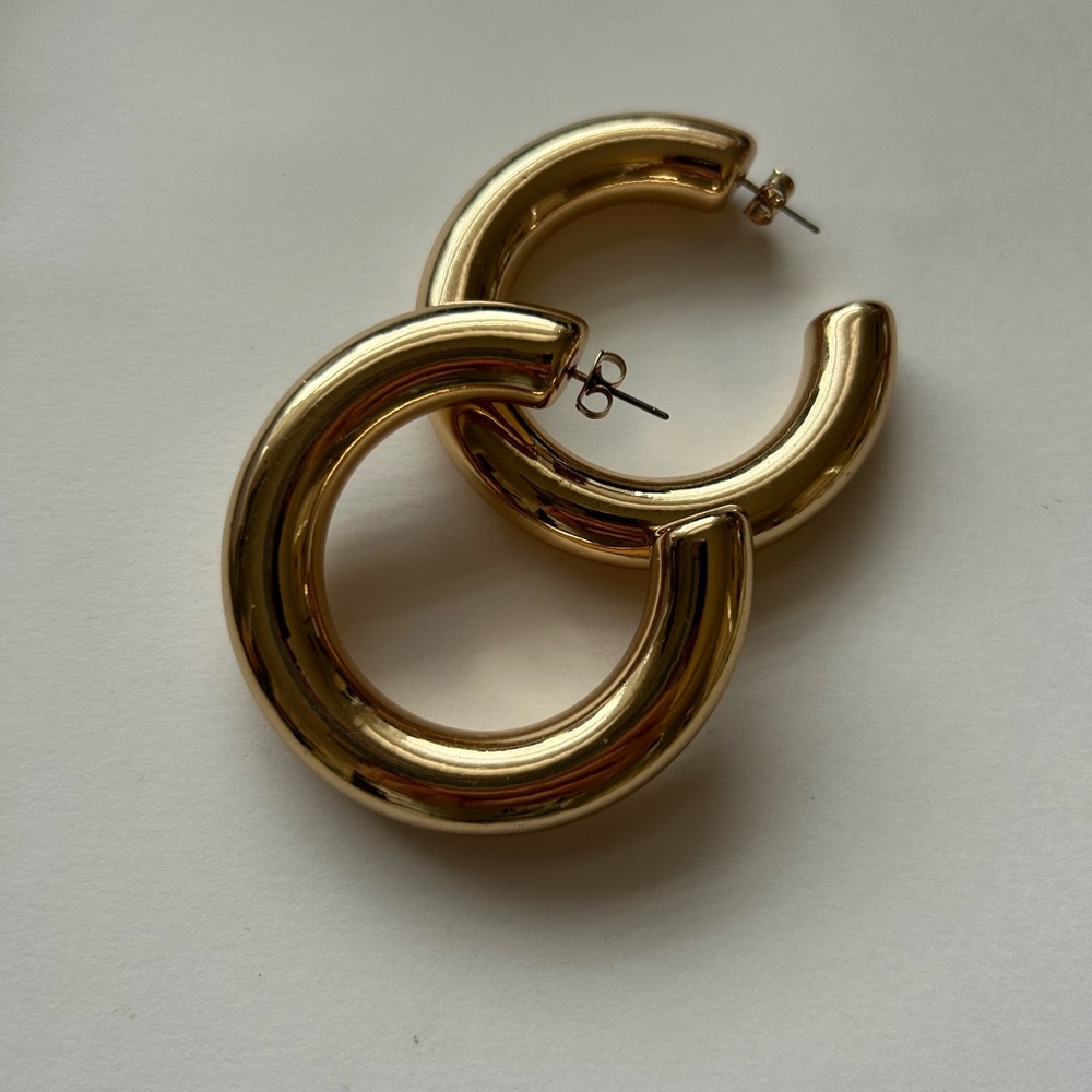 Large gold hoops